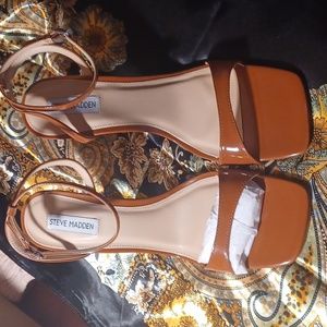 Steve Madden Lange Patent Leather size 12 in Cognac New with box. 3 Inch heel.